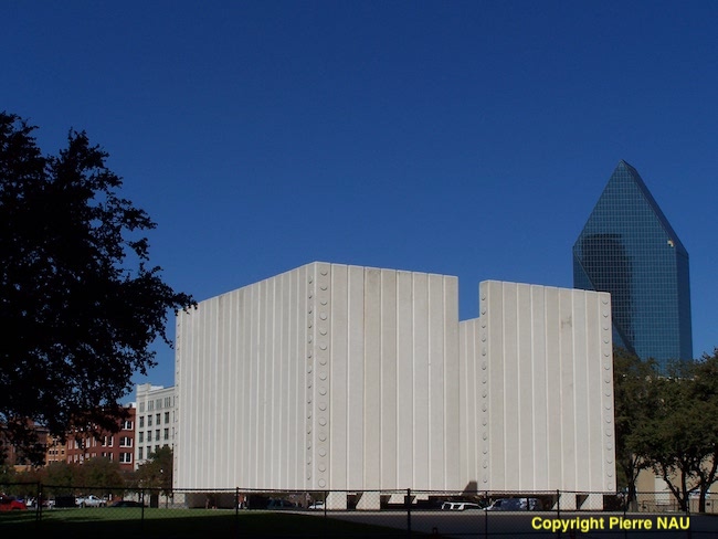 La contribution de la ville de Dallas au Président assassiné. <br width='400' height='300' /> 